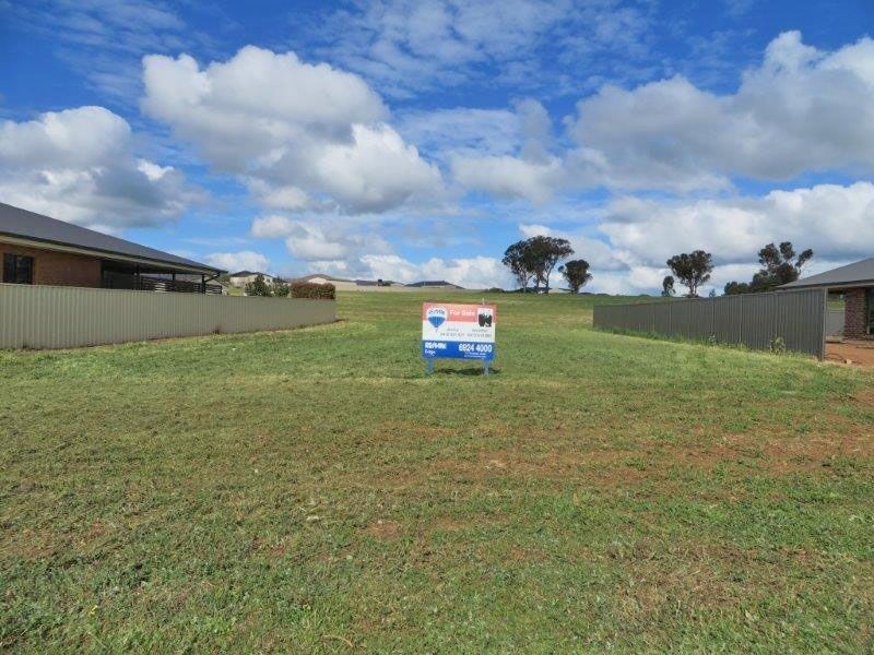 43 Loughan Rd, Junee NSW 2663