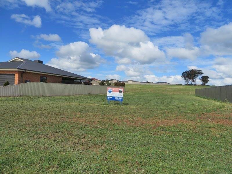 43 Loughan Rd, Junee NSW 2663