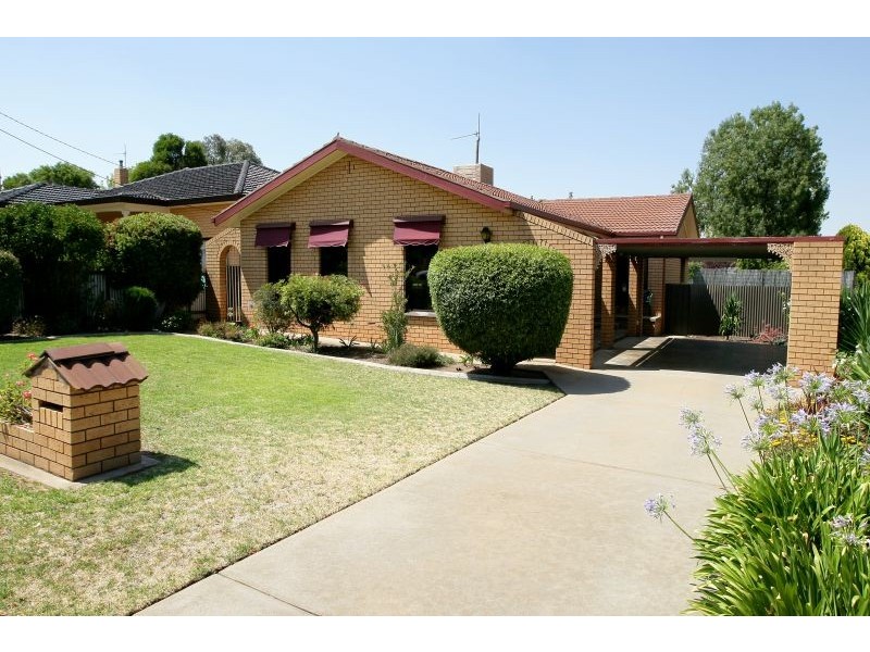 15 Cross St, Junee NSW 2663