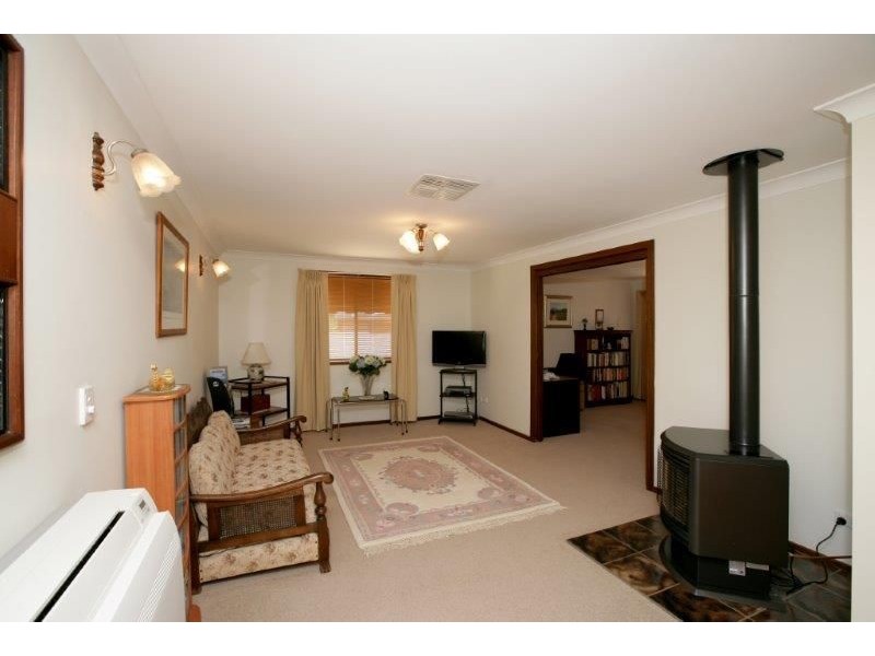 15 Cross St, Junee NSW 2663