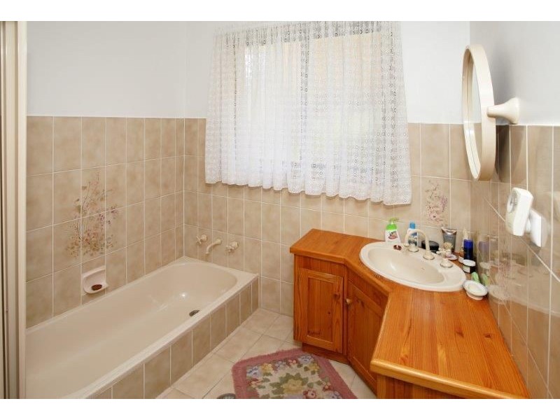 15 Cross St, Junee NSW 2663
