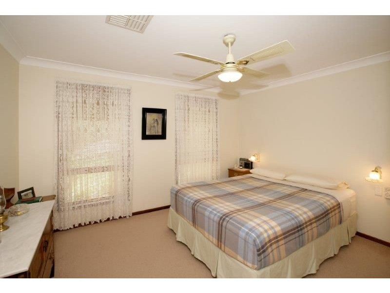 15 Cross St, Junee NSW 2663