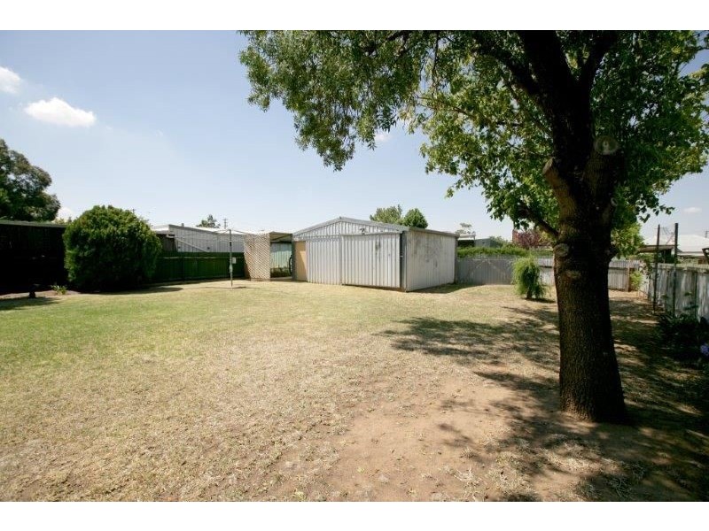 15 Cross St, Junee NSW 2663