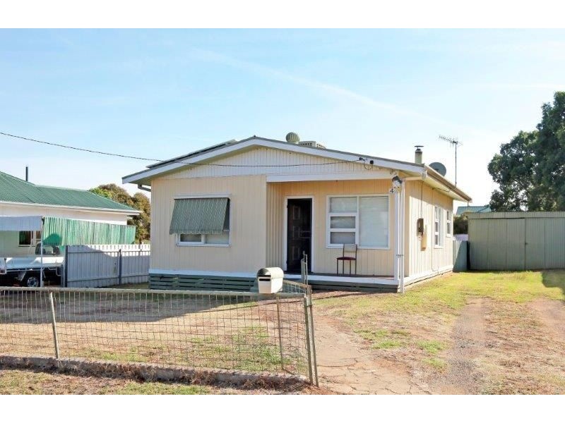 4 Cedric St, Junee NSW 2663