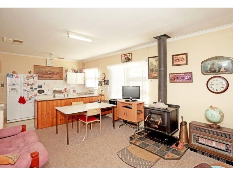 4 Cedric St, Junee NSW 2663