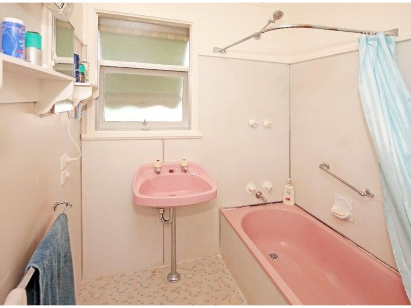 4 Cedric St, Junee NSW 2663