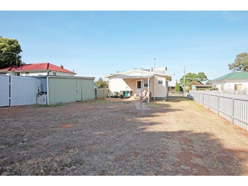 4 Cedric St, Junee NSW 2663