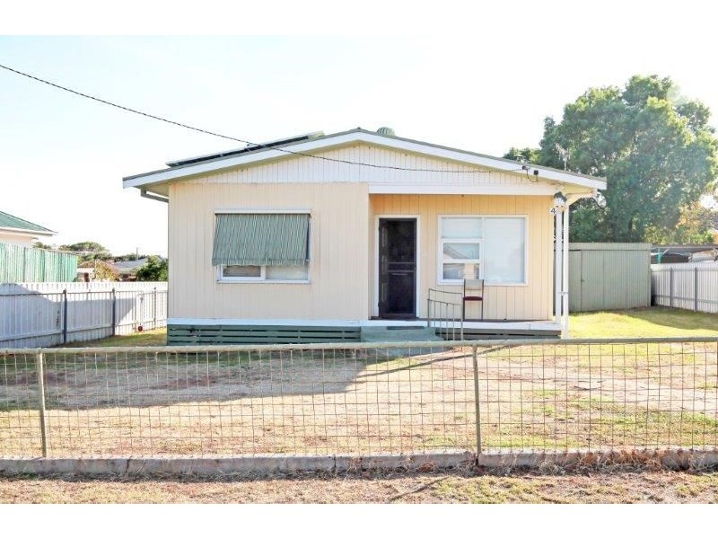 4 Cedric St, Junee NSW 2663