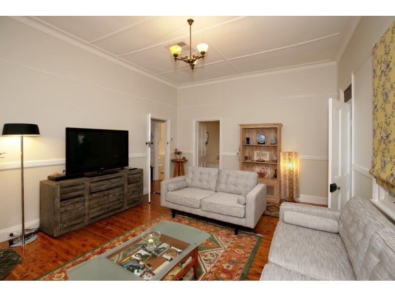 54 Commins St, Junee NSW 2663