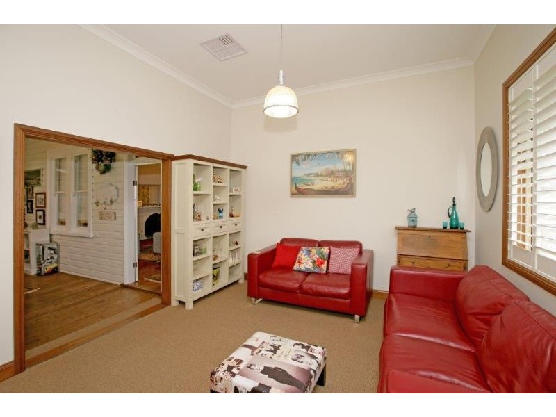 54 Commins St, Junee NSW 2663