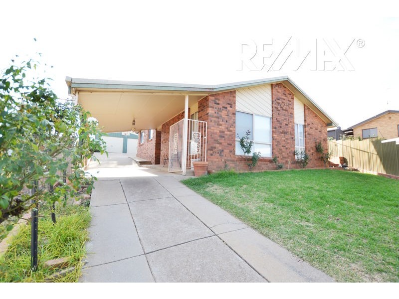 27 Acacia Place, Junee NSW 2663
