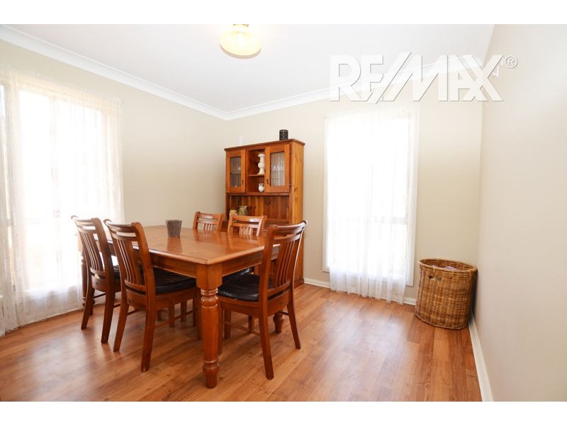 27 Acacia Place, Junee NSW 2663