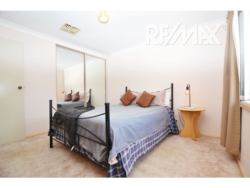 27 Acacia Place, Junee NSW 2663