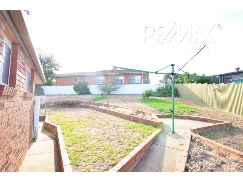 27 Acacia Place, Junee NSW 2663