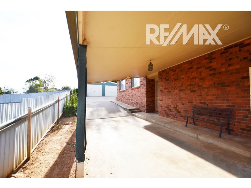 27 Acacia Place, Junee NSW 2663