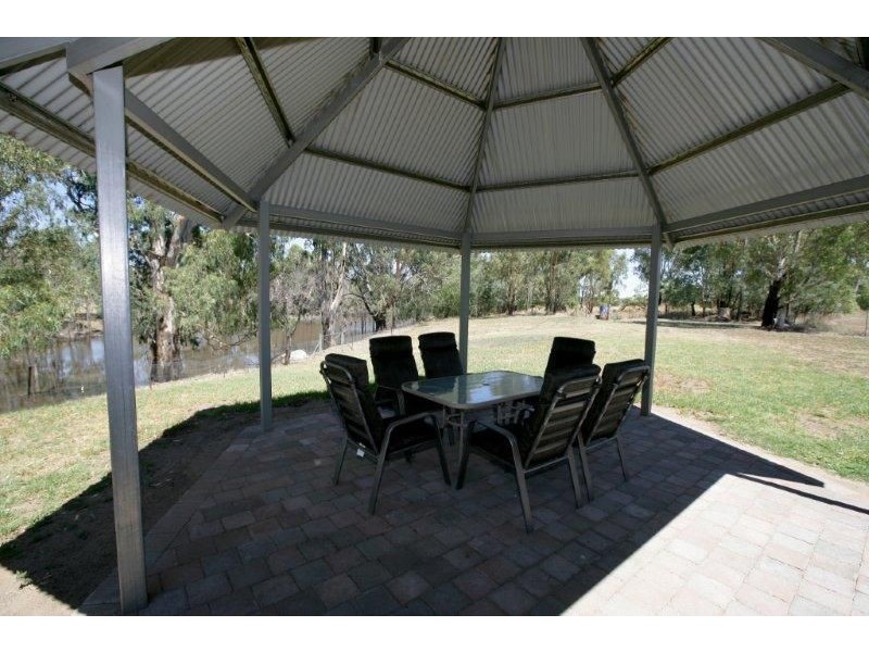 1 Short St, Oura NSW 2650