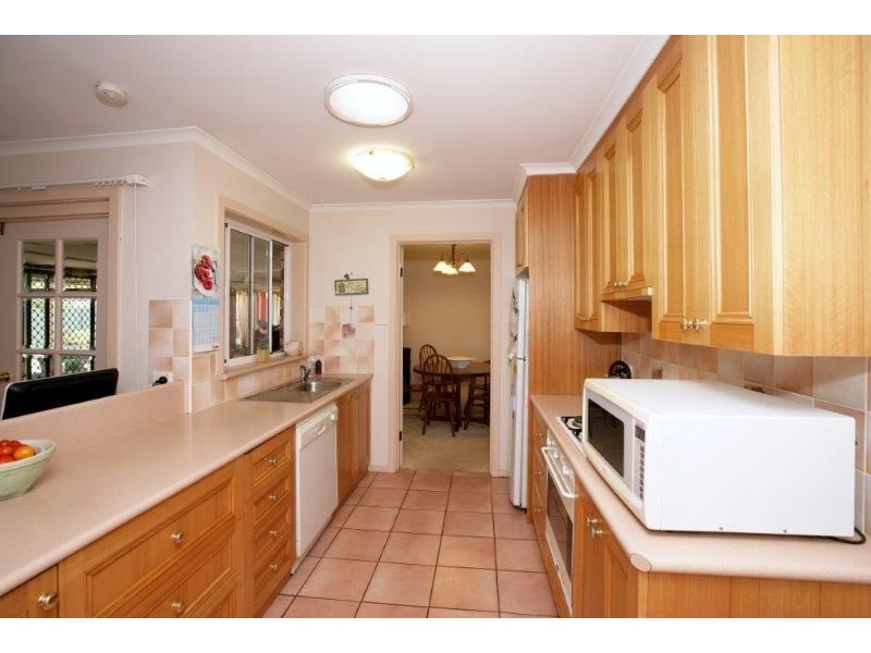 4 Ontario Dr, Lake Albert NSW 2650