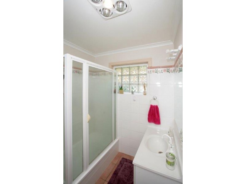 4 Ontario Dr, Lake Albert NSW 2650