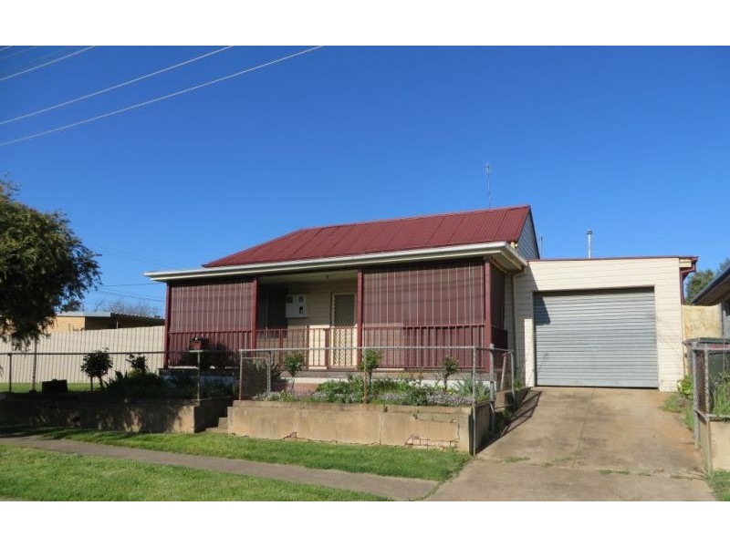 16 Ducker Street, Junee NSW 2663