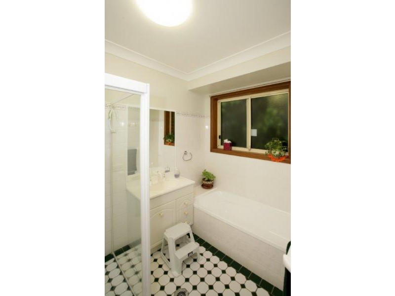 2/1 Kincora Pl, Bourkelands NSW 2650