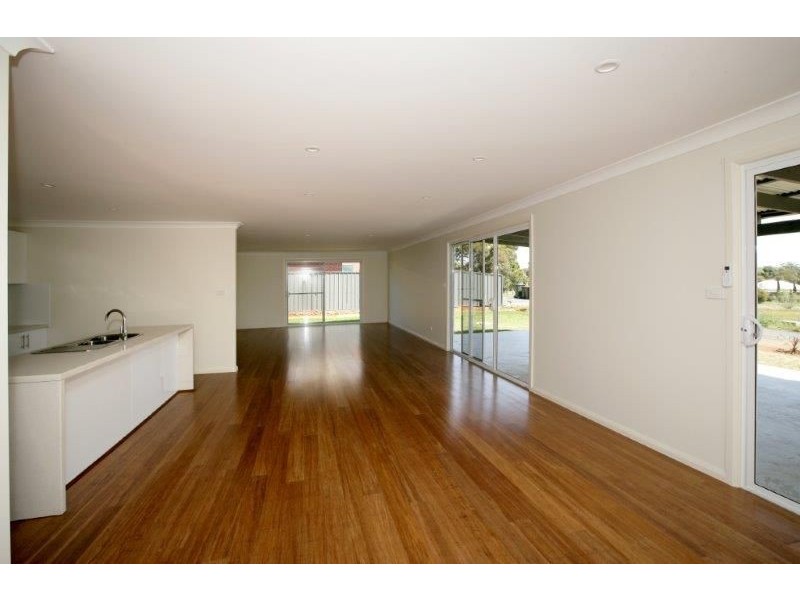 6 Vaughan St, Junee NSW 2663