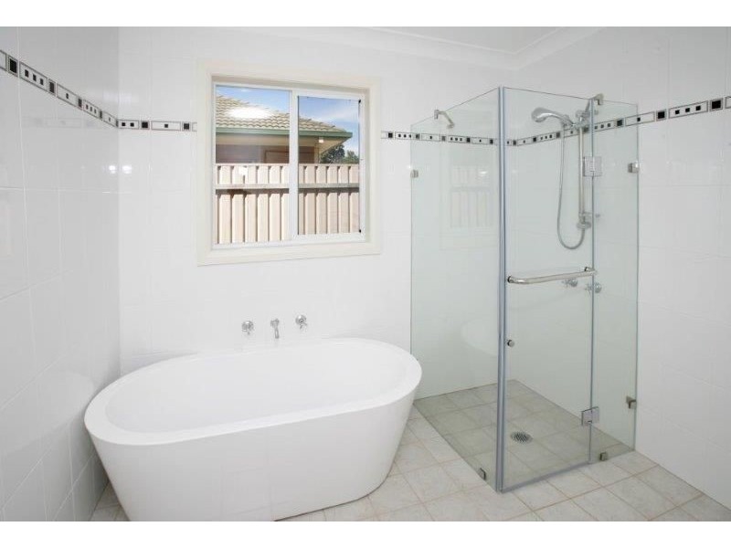 6 Vaughan St, Junee NSW 2663