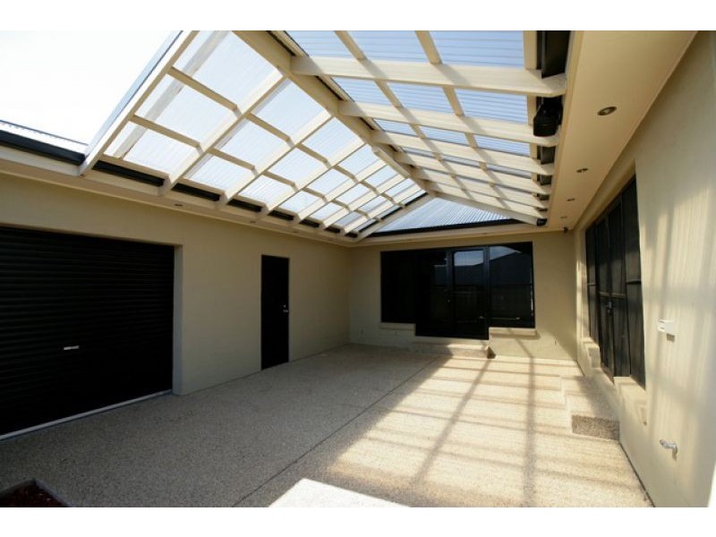 8 Brownlow Dr, Bourkelands NSW 2650