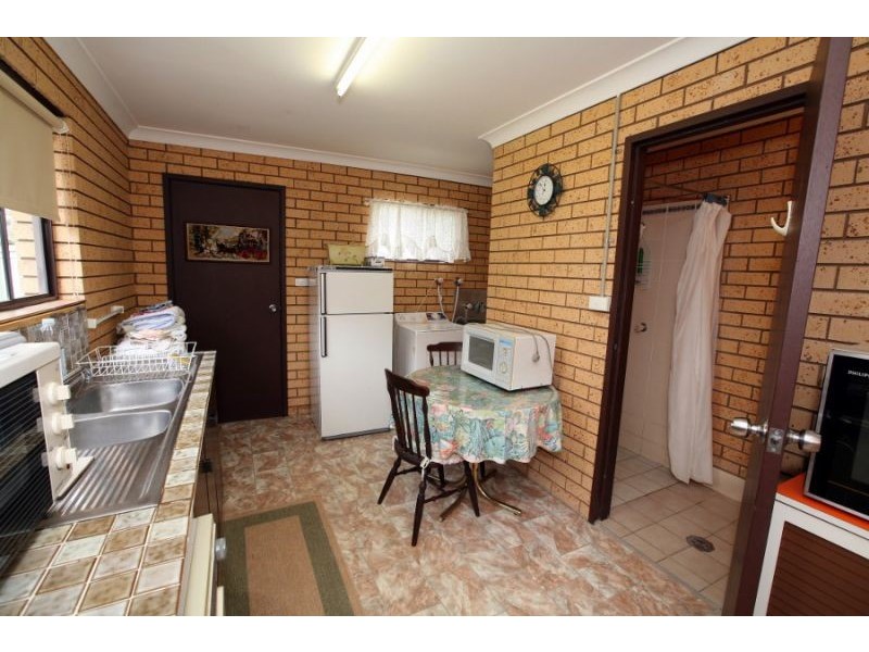 84 Stanley St, Kooringal NSW 2650