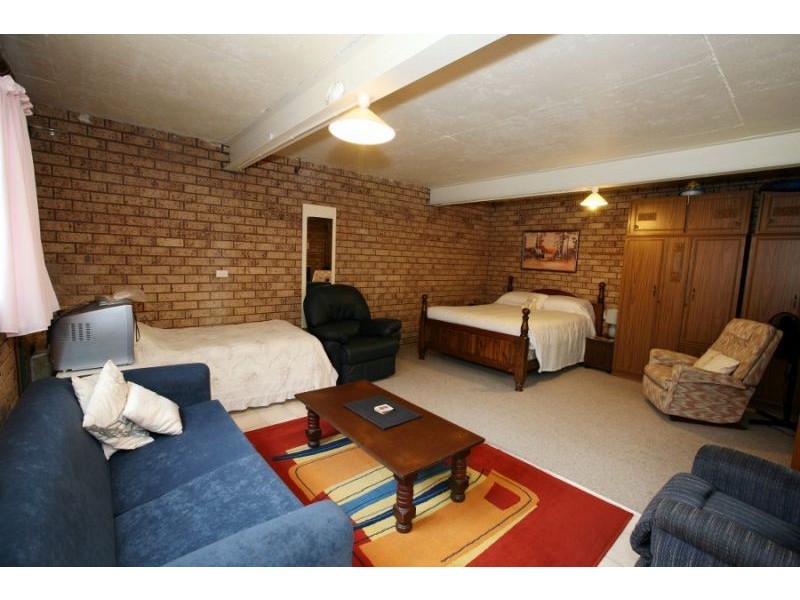 84 Stanley St, Kooringal NSW 2650