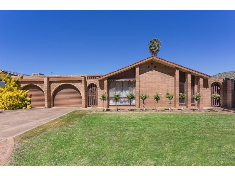 8 Vanda Street, Lake Albert NSW 2650