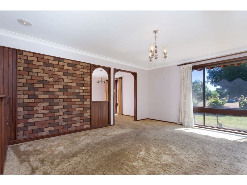 8 Vanda Street, Lake Albert NSW 2650