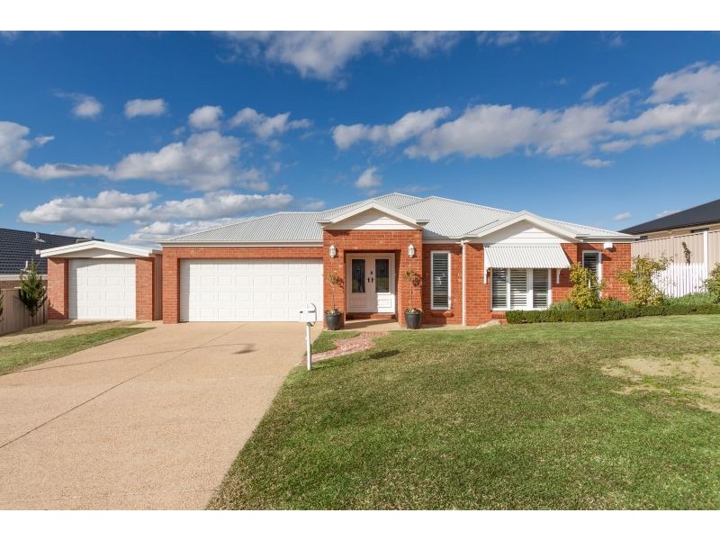 5 Greenway Street, Lloyd NSW 2650