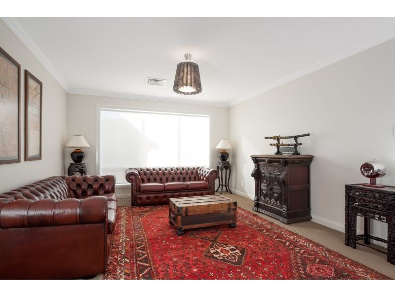 5 Greenway Street, Lloyd NSW 2650