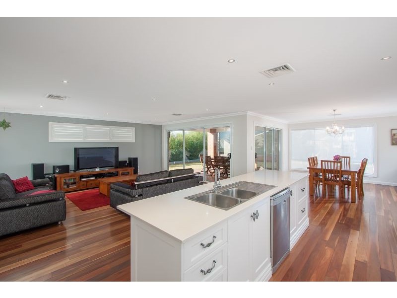 5 Greenway Street, Lloyd NSW 2650