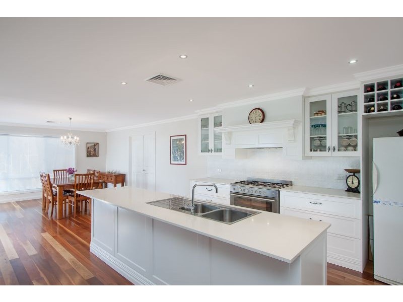 5 Greenway Street, Lloyd NSW 2650