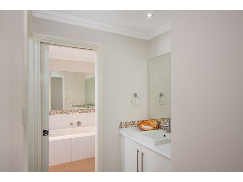 5 Greenway Street, Lloyd NSW 2650