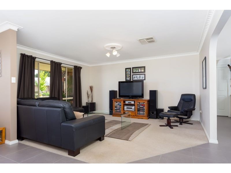 2 Fletcher Place, Kooringal NSW 2650