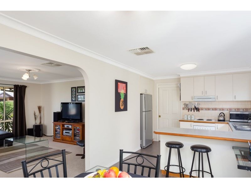 2 Fletcher Place, Kooringal NSW 2650