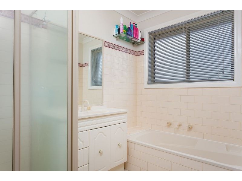 2 Fletcher Place, Kooringal NSW 2650