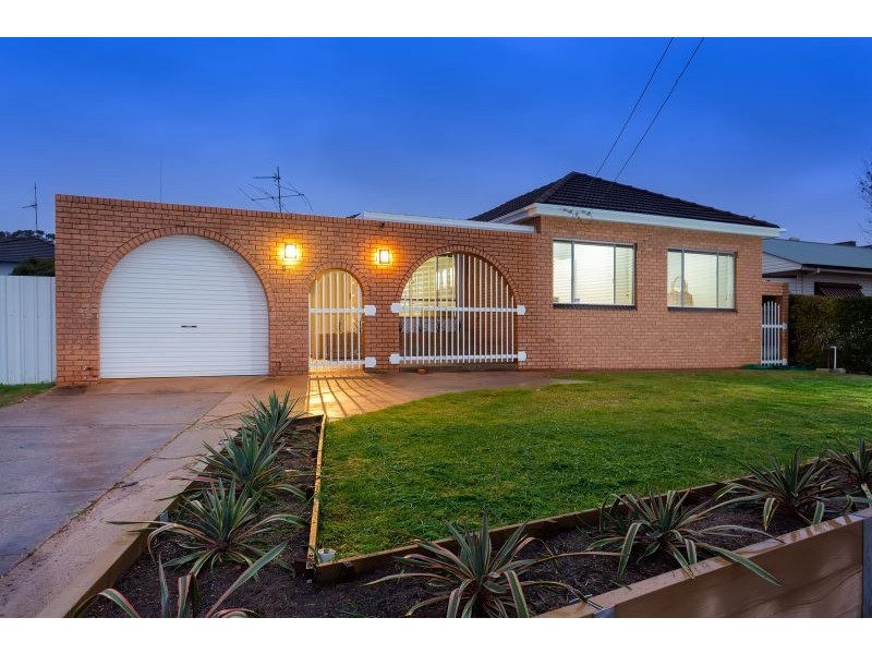 3 Koora Place, Mount Austin NSW 2650