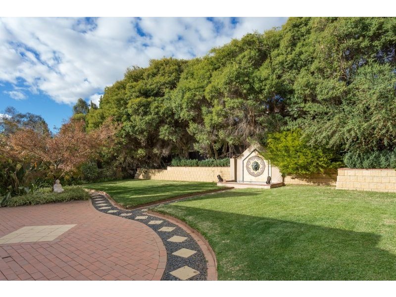 1 Amsterdam Crescent, Tolland NSW 2650