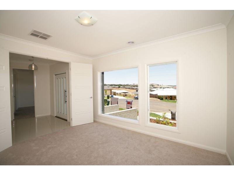 13 Murndal Place, Bourkelands NSW 2650