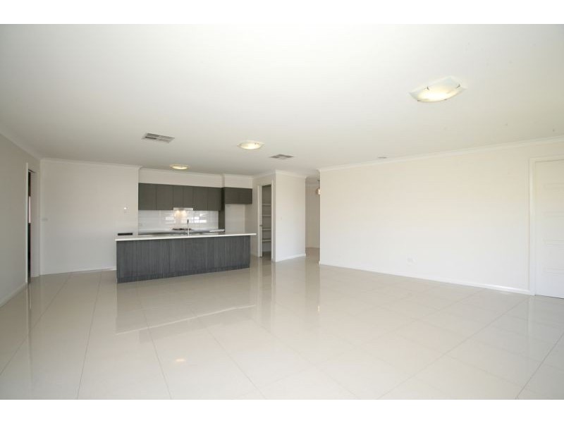 13 Murndal Place, Bourkelands NSW 2650