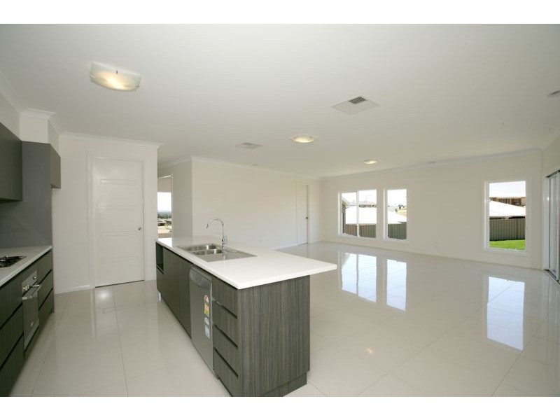 13 Murndal Place, Bourkelands NSW 2650