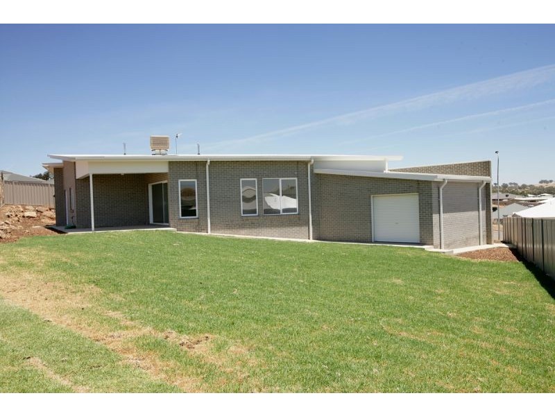 13 Murndal Place, Bourkelands NSW 2650