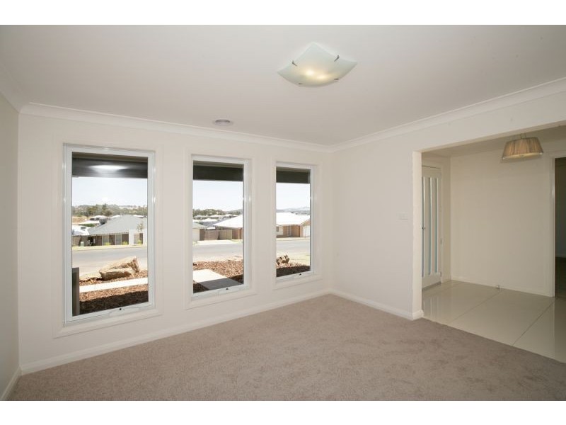 67 Kaloona Drive, Bourkelands NSW 2650