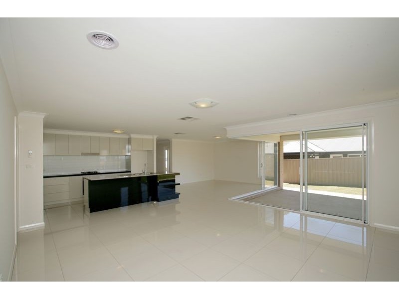 67 Kaloona Drive, Bourkelands NSW 2650