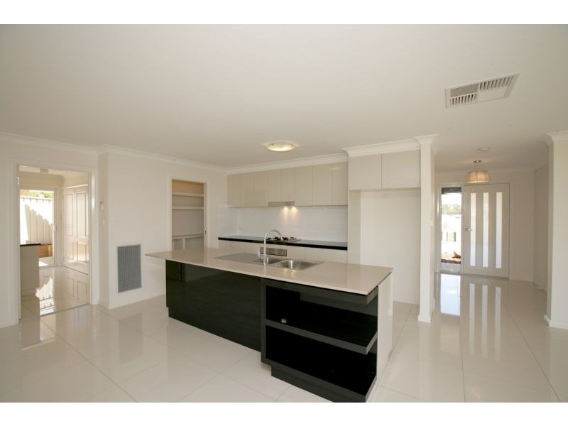 67 Kaloona Drive, Bourkelands NSW 2650