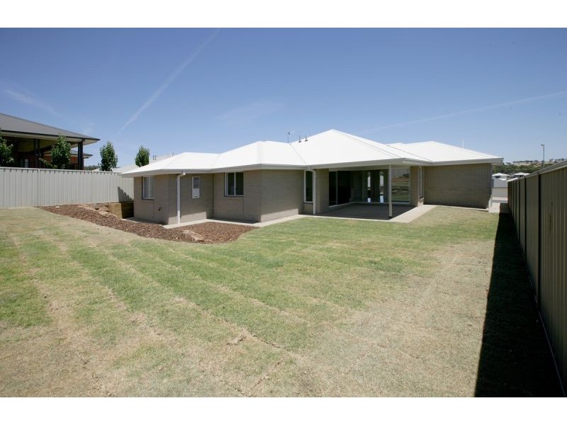 67 Kaloona Drive, Bourkelands NSW 2650