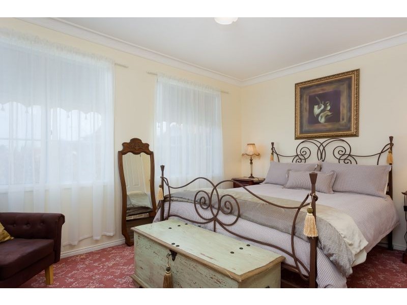 7 Keane Place, Kooringal NSW 2650